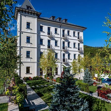 Hotel Carolin Călimăneşti 외부 사진