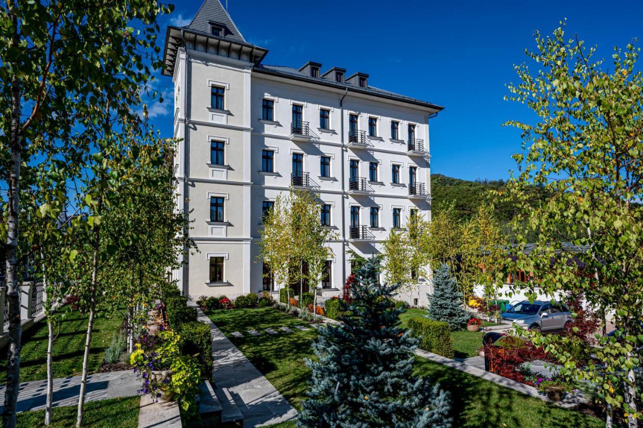 Hotel Carolin Călimăneşti 외부 사진