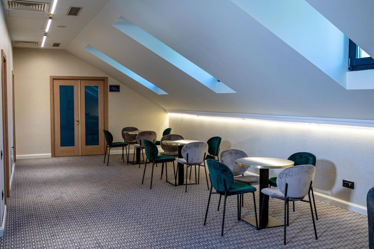 Hotel Carolin Călimăneşti 외부 사진