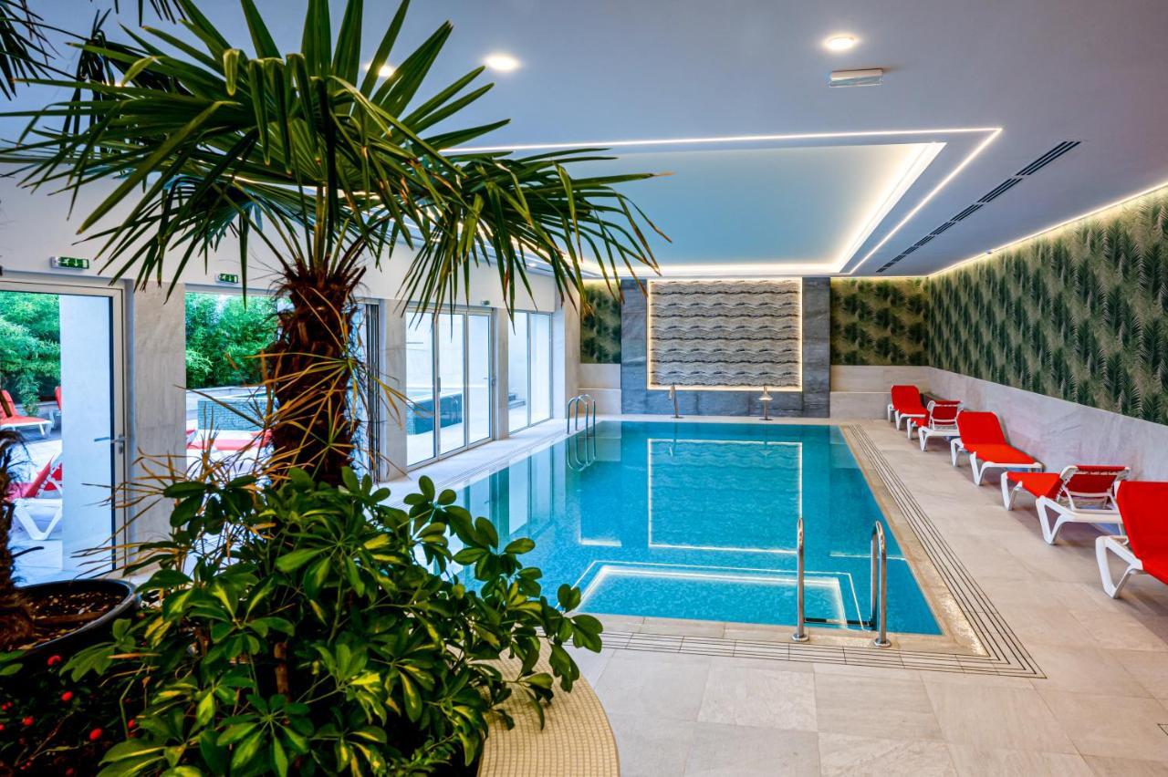 Hotel Carolin Călimăneşti 외부 사진
