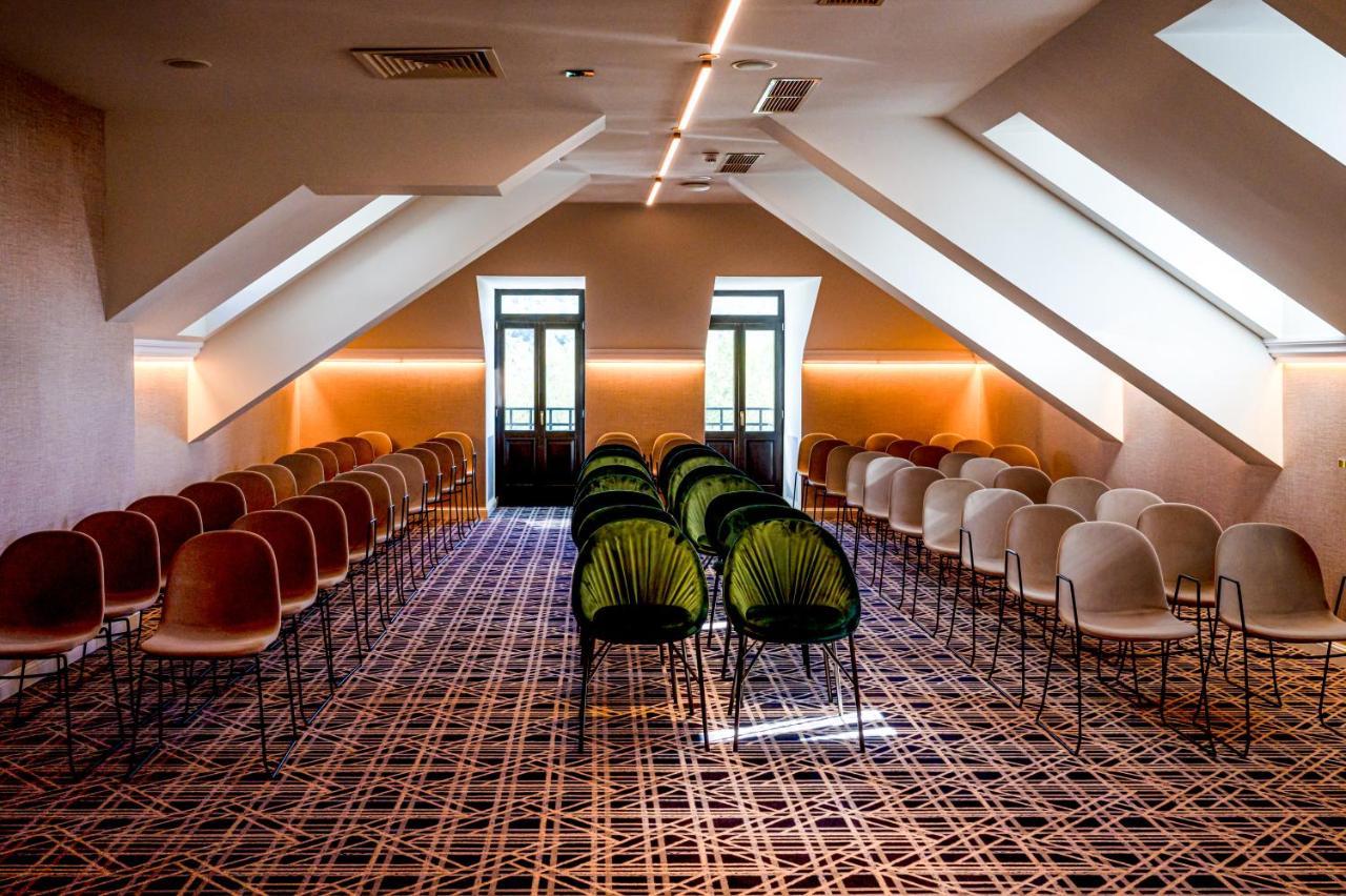Hotel Carolin Călimăneşti 외부 사진
