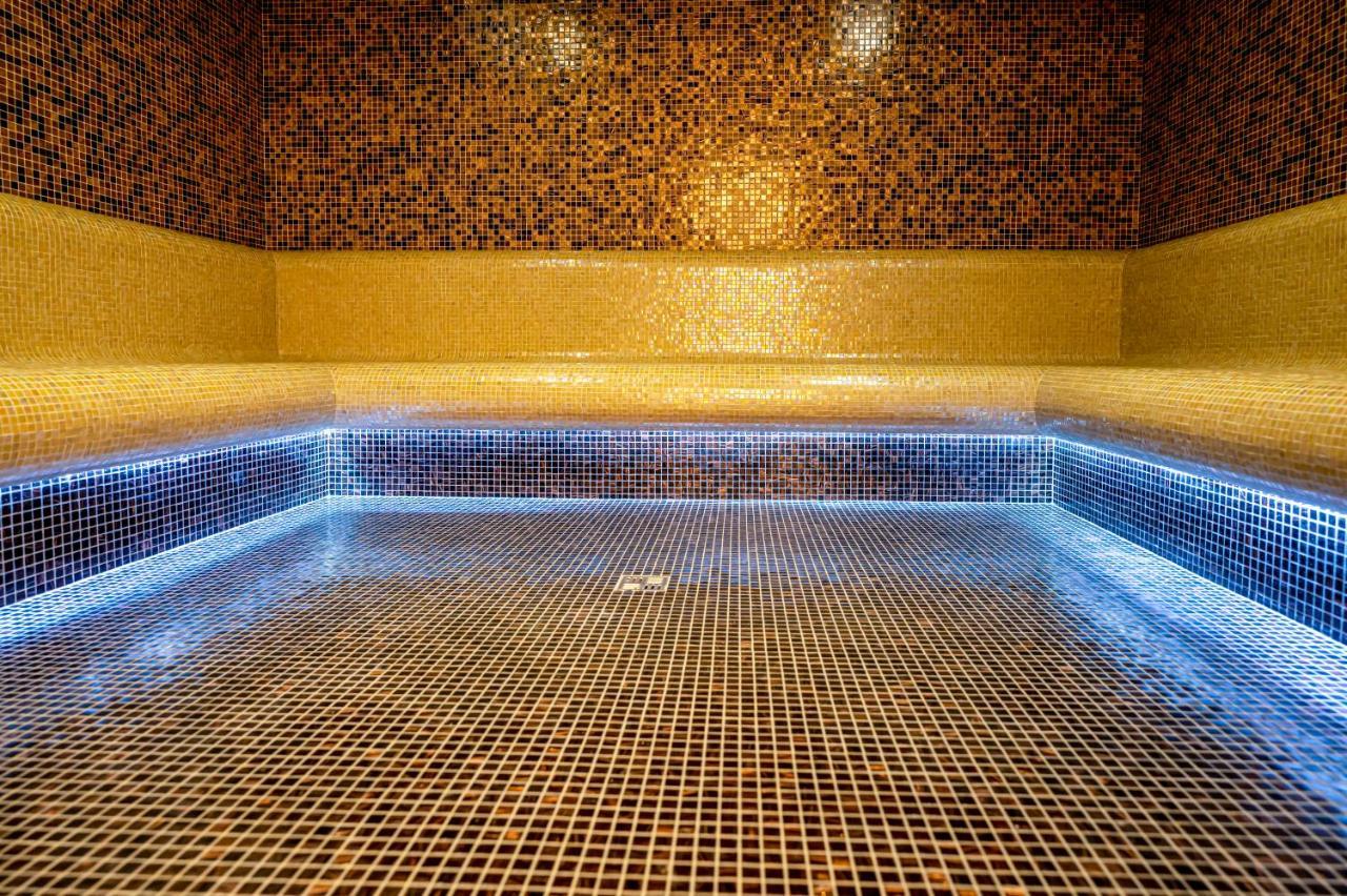Hotel Carolin Călimăneşti 외부 사진