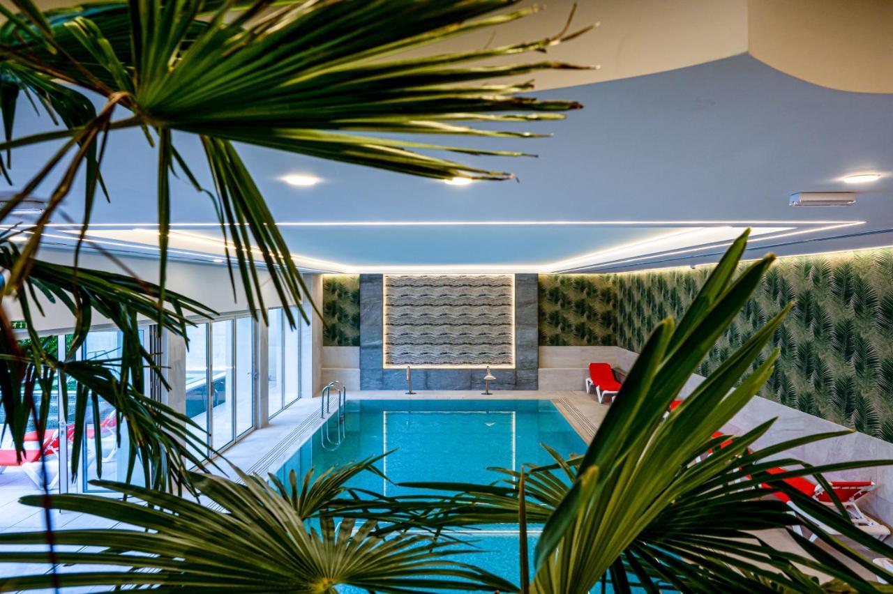 Hotel Carolin Călimăneşti 외부 사진