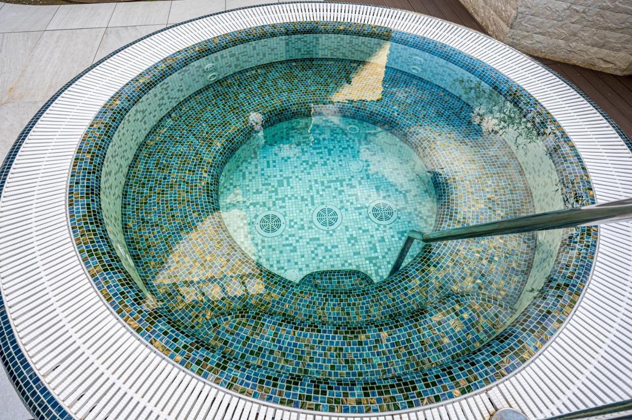 Hotel Carolin Călimăneşti 외부 사진