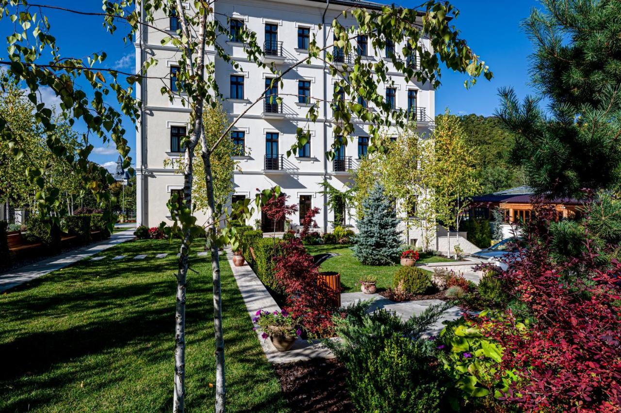 Hotel Carolin Călimăneşti 외부 사진