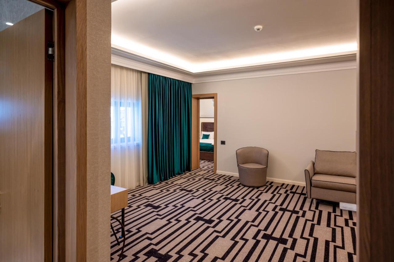 Hotel Carolin Călimăneşti 외부 사진