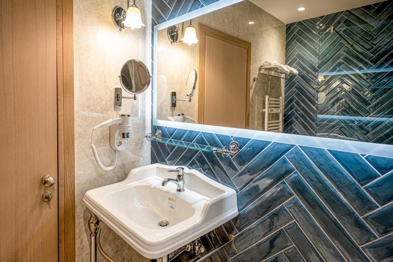 Hotel Carolin Călimăneşti 외부 사진